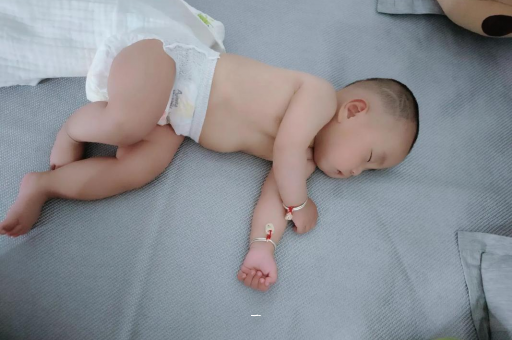 南平宝宝胳膊上起红疙瘩